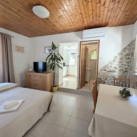 Ante Apartment Lumbarda